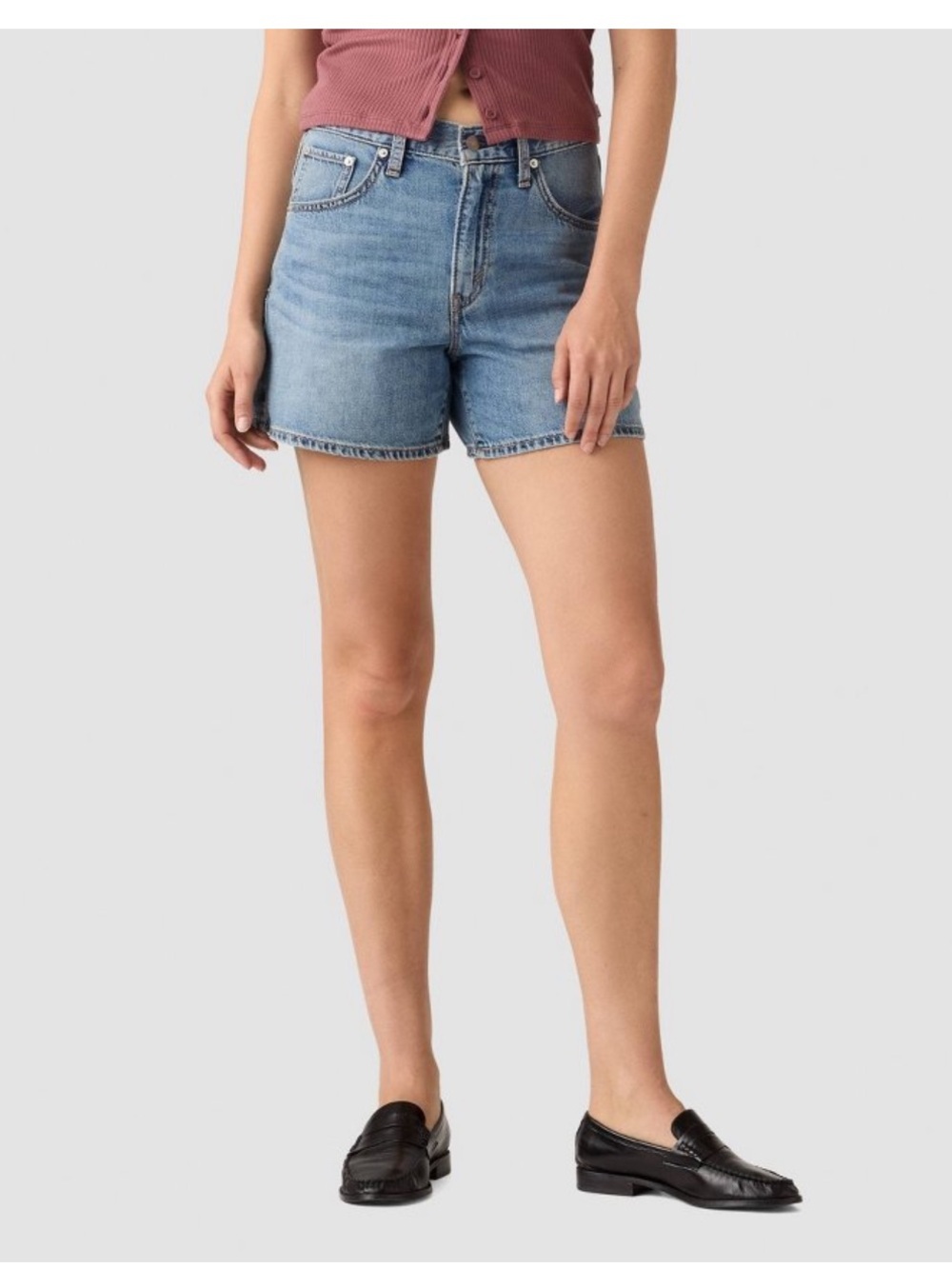 Levi’s Medium Blue Wash Mid Rise Cinch Waist Jean shorts size 31